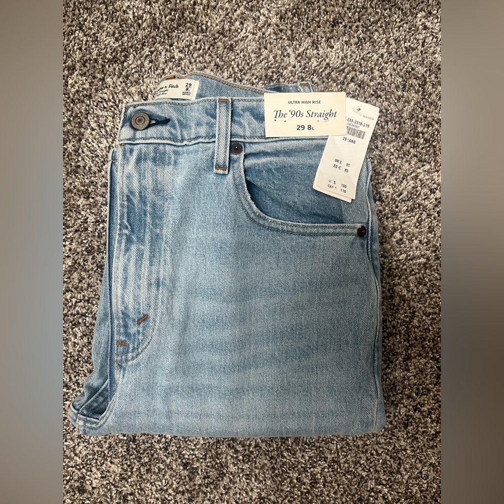 NWT | Abercrombie Ultra High Rise 90s Straight Jean | 29L